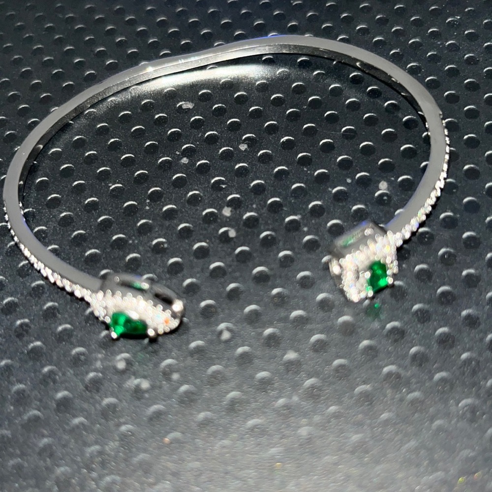 Emerald crystal bracelet